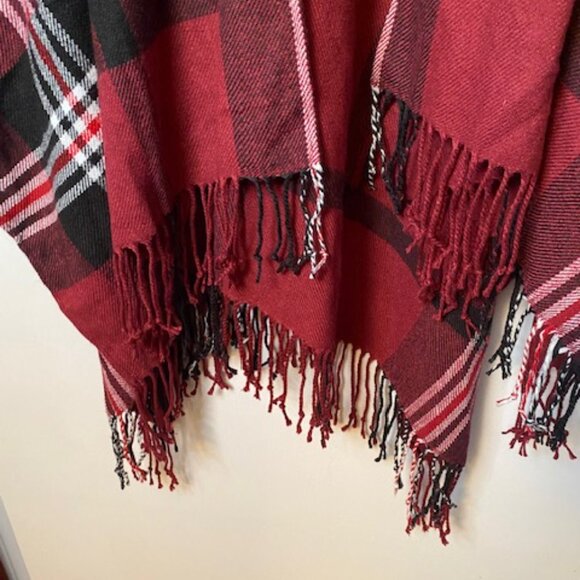 Red, Black and white Poncho - Picture 2 of 7